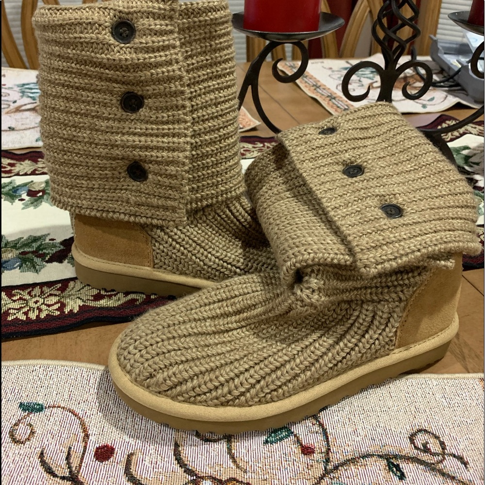 Ugg Classic Tan Cardy Boots - Picture 4 of 8